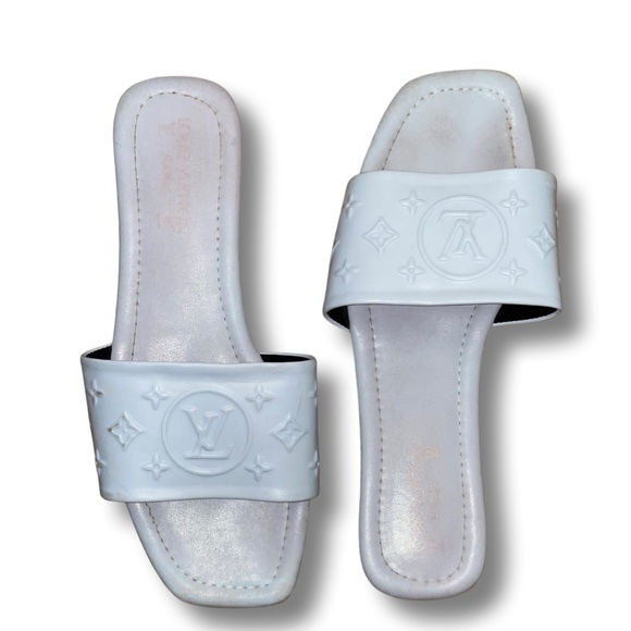 Louis Vuitton sandals - Picture 1 of 3